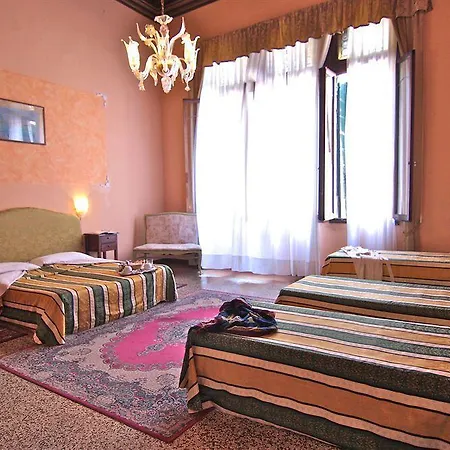 Lion Morosini Palace Hotell *