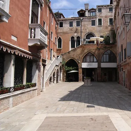 Hotell Lion Morosini Palace