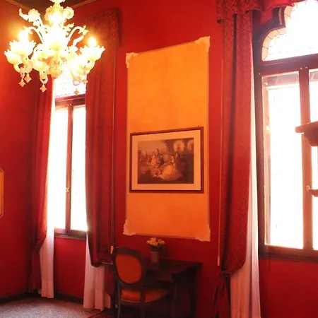 Lion Morosini Palace Hotell *