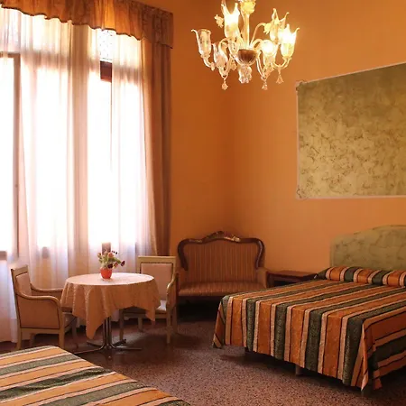 Lion Morosini Palace Hotell *