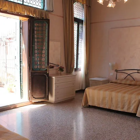 Hotell Lion Morosini Palace *