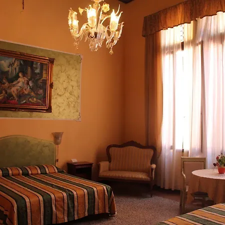 Lion Morosini Palace Venetië